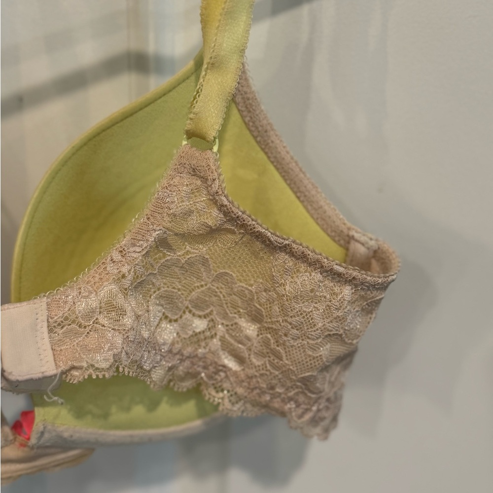 VICTORIA’S SECRET BRAND, Elegant Lace Trimmed Bra in Yellow, Sz (32D) Clothing - Picture 10 of 16